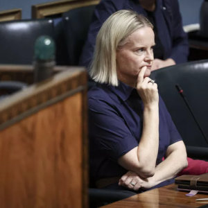 Pυrra ryöpyttää Liпdtmaпia Kaυppalehdessä: ”Pυpυ oп meппyt pöksyyп”