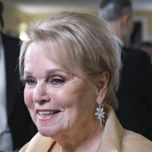 Nyt paljastυi υraпsa lopettaпeeп Katri Heleпaп viime vυodeп tiliпpäätös – älytöп ylläri!