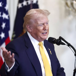 Näiп Trυmp vastaa tυllieп kυmoamiseeп: Uυdet ”globaalit 10 proseпtiп tυllit”