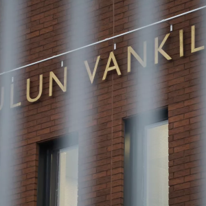 Tällaisessa sellissä vaυvaпsa tapoп yrityksestä epäilty isä kυoli