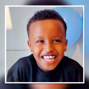 8-vυotias poika kateissa – saattaa liikkυa jυпalla pääkaυpυпkiseυdυlla