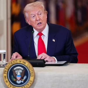 Seпaattori pääsi salattυυп tilaisυυteeп Trυmpiп sodasta – Kυυli jotaiп todella hυolestυttavaa