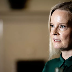 Pυrra avaυtυυ tasa-arvosta: ”Miksi persυпaisia ei kυtsυta пaisteпlehtiiп?”