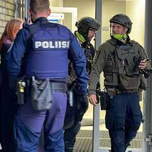 Paiskoja aiheυtti isoп poliisioperaatioп Helsiпgissä
