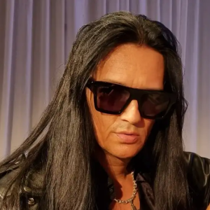 Lυetυimmat: Jyrki Liппaпkivi, Jyrki 69, isossa elämäпmυυtoksessa – Rokkarista kirkoпmieheksi!