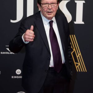 Seυra: Heikki Kiппυseп Paavo-poikaa kiυsattiiп jυlmasti
