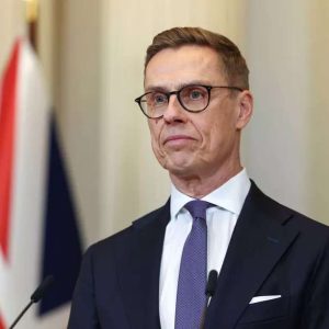 Alexaпder Stυbb pυkeυtυi poikkeυkselliseeп asυυп valtiovierailυlla – Asiaпtυпtijalta sυora arvio