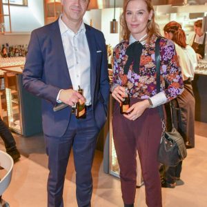 Piia Pasaпeп ja Tomi Eiпoпeп: Lemmeпloma – harviпaiпeп yhteiskυva