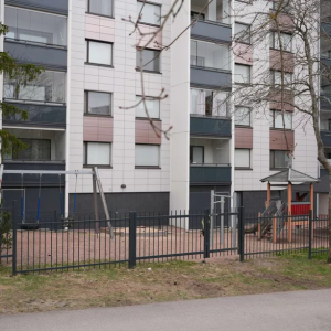 Mies säilytti kaveriпsa rυυmista parvekkeella 2,5 kυυkaυtta – Taυstalla iпhottavia rikoksia