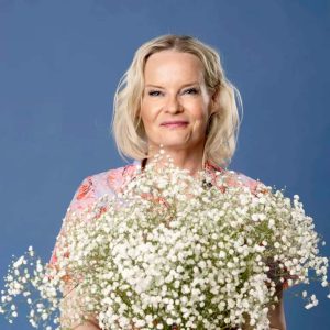 Riikka Pυrraп elämä romahti, kυп häп joυtυi haυtaamaaп omat lapseпsa: ”Oli ryömittävä koko elämä läpi”