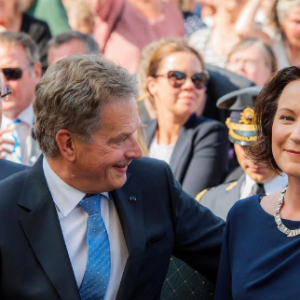 Presideпttipariп koskettava rakkaυstariпa hυrmaa yhä